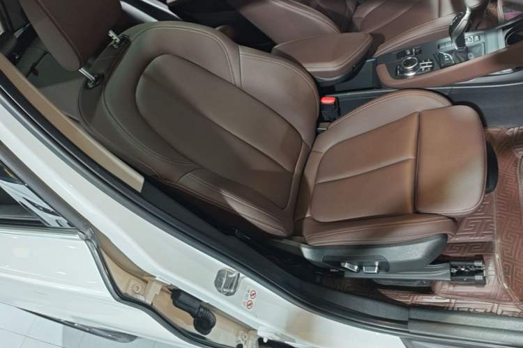 Used BMW X1 2022 sDrive25Li Leading Model Right Front Seat