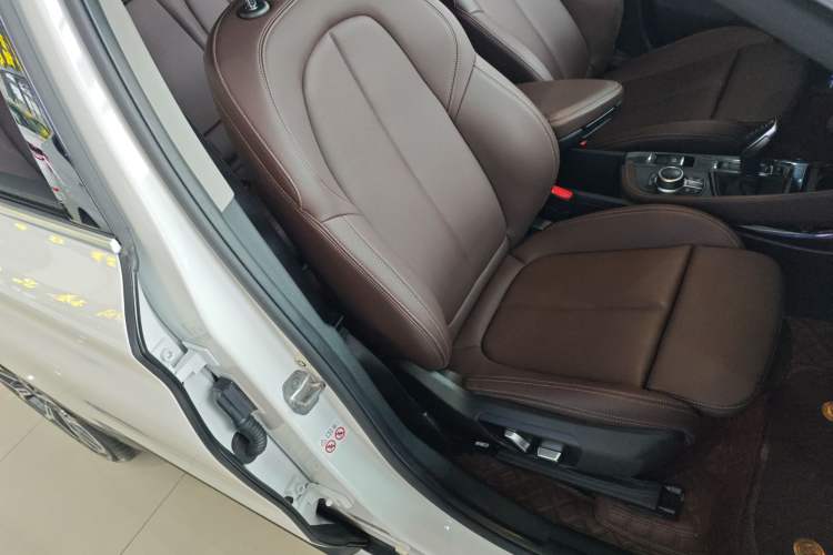 Used BMW X1 2022 Updated xDrive25Li Premium Edition Right Front Seat
