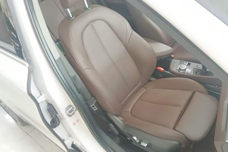 Used BMW X1 2022 sDrive25Li Leading Model Right Front Seat