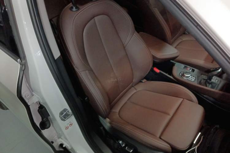 Used BMW X1 2022 sDrive25Li Leading Model Right Front Seat