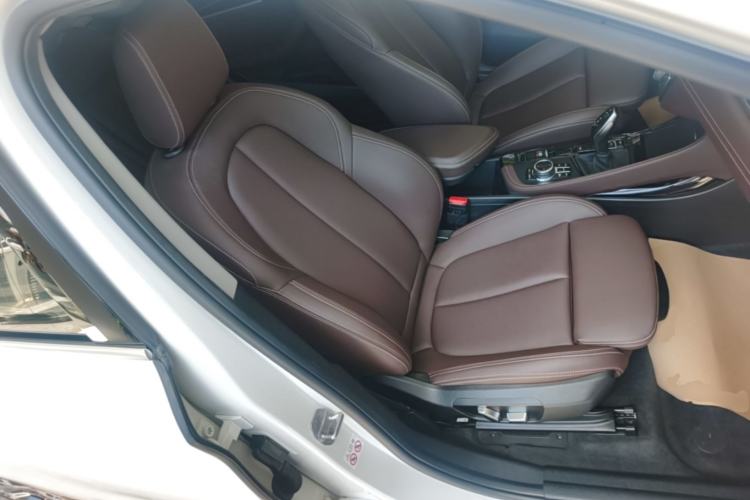 Used BMW X1 2022 Updated xDrive25Li Premium Edition Right Front Seat