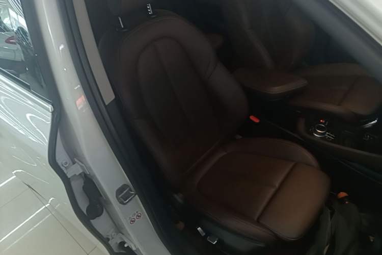 Used BMW X1 2022 sDrive25Li Leading Model Right Front Seat