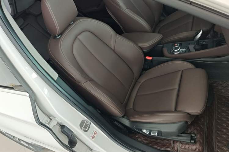 Used BMW X1 2022 sDrive25Li Leading Model Right Front Seat