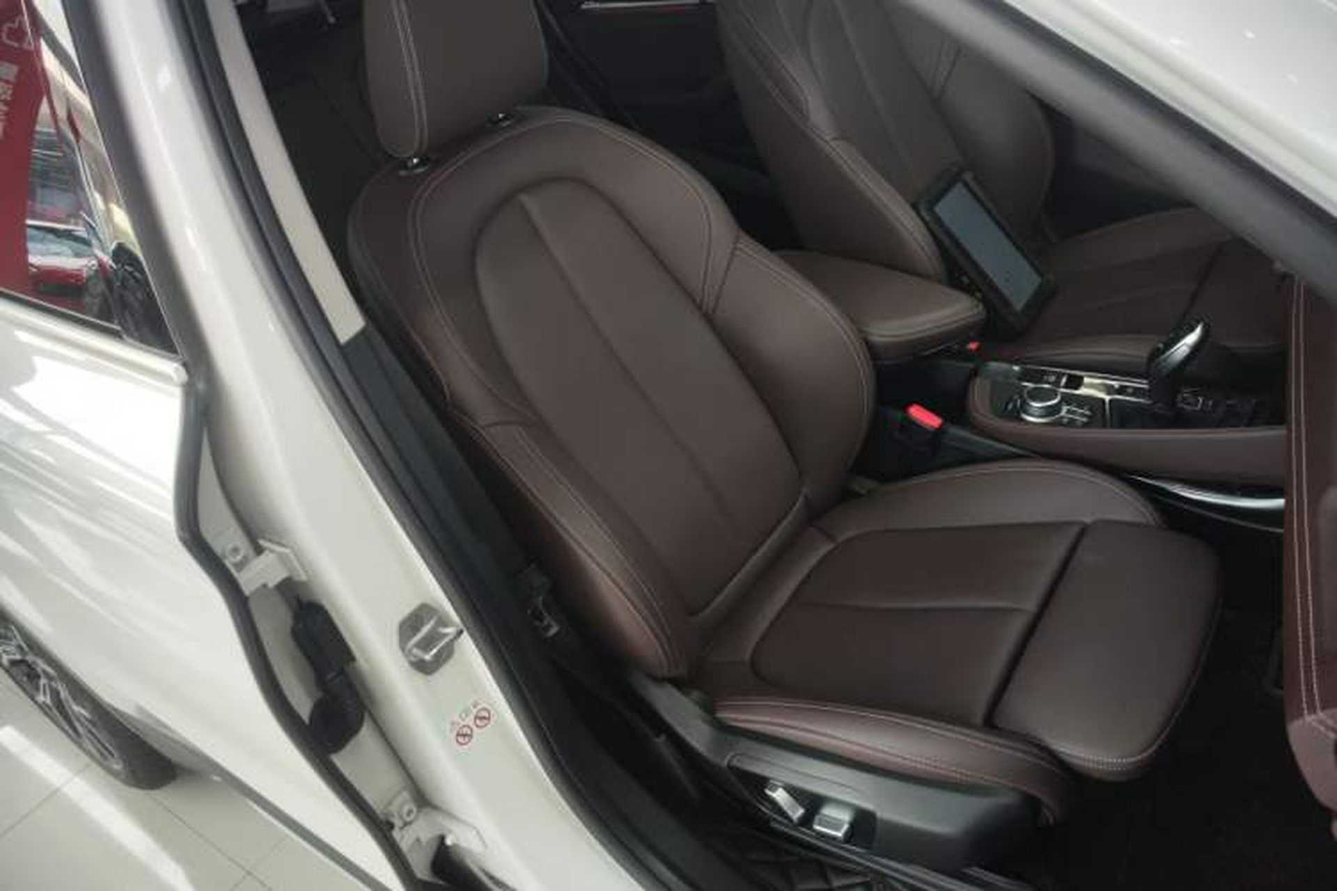 Used BMW X1 2022 Updated xDrive25Li Premium Edition Right Front Seat