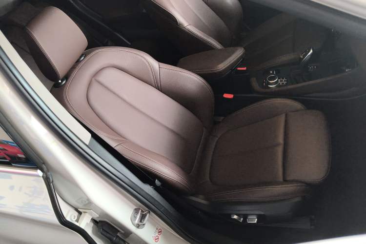 Used BMW X1 2022 sDrive25Li Leading Model Right Front Seat