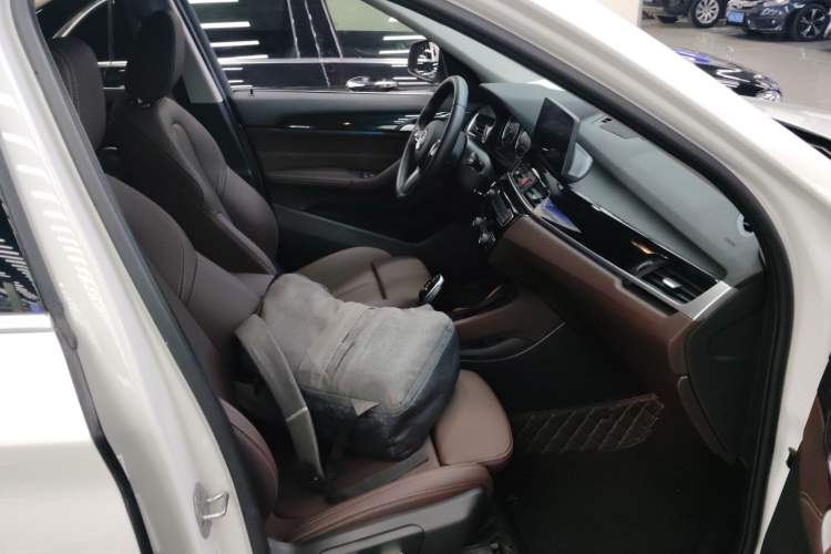 Used BMW X1 2022 sDrive25Li Leading Model Right Front Seat