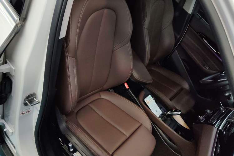 Used BMW X1 2022 sDrive25Li Leading Model Right Front Seat