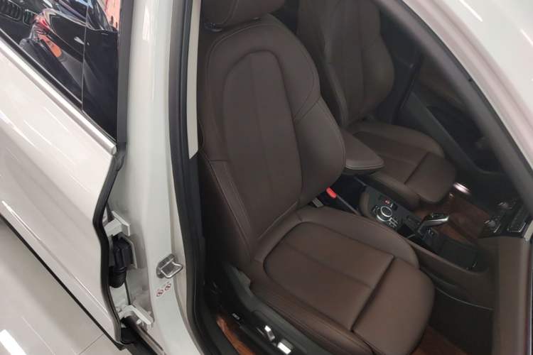 Used BMW X1 2022 sDrive25Li Leading Model Right Front Seat