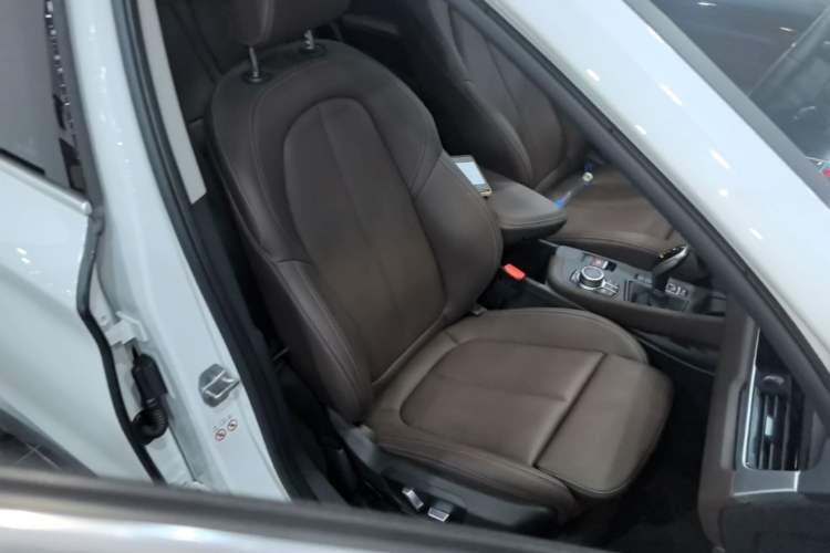 Used BMW X1 2022 sDrive25Li Leading Model Right Front Seat