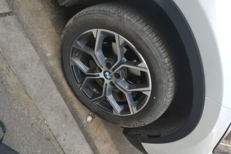 Used BMW X1 2022 sDrive25Li Leading Model Right Front Wheel Hub
