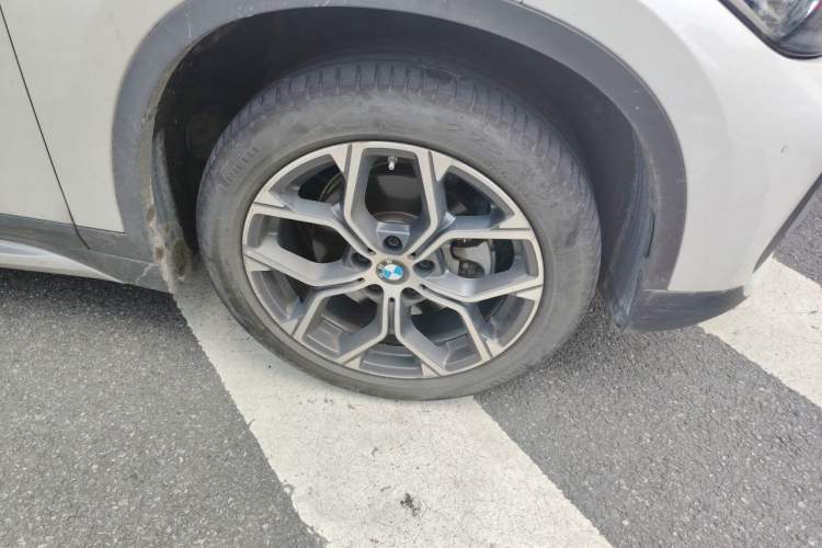 Used BMW X1 2022 sDrive20Li Fashion Model Right Front Wheel Hub