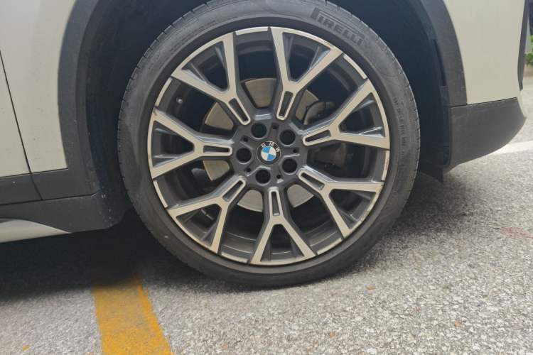 Used BMW X1 2022 Updated xDrive25Li Premium Edition Right Front Wheel Hub
