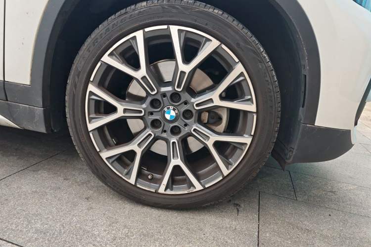 Used BMW X1 2022 Updated xDrive25Li Premium Edition Right Front Wheel Hub