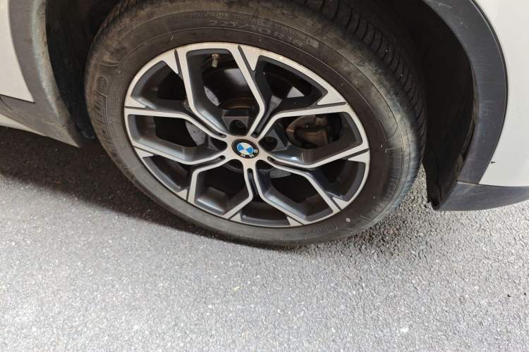 Used BMW X1 2022 sDrive20Li Fashion Model Right Front Wheel Hub