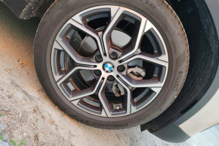 Used BMW X1 2022 sDrive20Li Fashion Model Right Front Wheel Hub