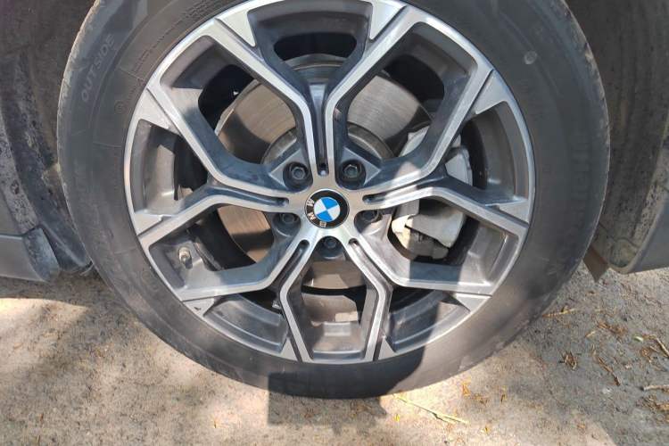 Used BMW X1 2022 sDrive25Li Leading Model Right Front Wheel Hub