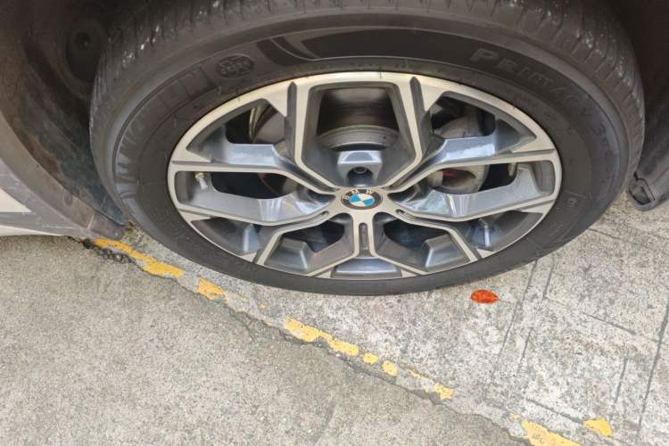 Used BMW X1 2022 sDrive20Li Fashion Model Right Front Wheel Hub