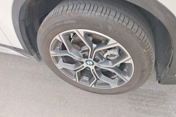 Used BMW X1 2022 sDrive20Li Fashion Model Right Front Wheel Hub