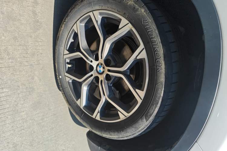 Used BMW X1 2022 sDrive20Li Fashion Model Right Front Wheel Hub