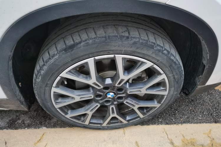 Used BMW X1 2022 Updated xDrive25Li Premium Edition Right Front Wheel Hub