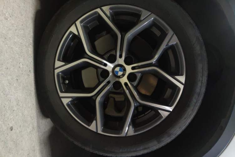 Used BMW X1 2022 sDrive25Li Leading Model Right Front Wheel Hub