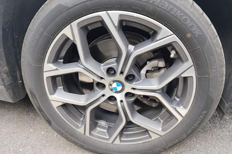 Used BMW X1 2022 sDrive20Li Fashion Model Right Front Wheel Hub