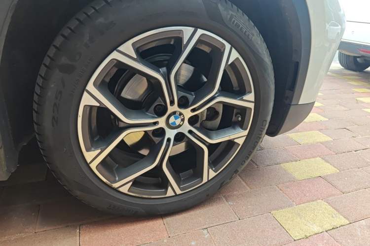 Used BMW X1 2022 sDrive20Li Fashion Model Right Front Wheel Hub
