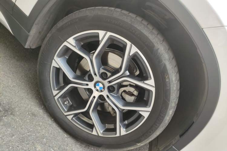 Used BMW X1 2022 sDrive20Li Fashion Model Right Front Wheel Hub