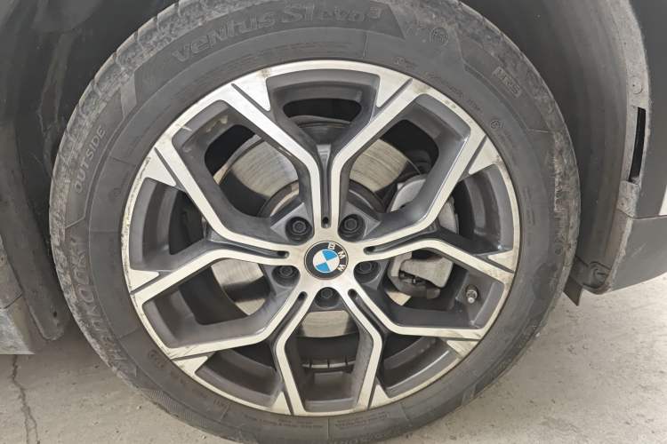 Used BMW X1 2022 sDrive25Li Leading Model Right Front Wheel Hub
