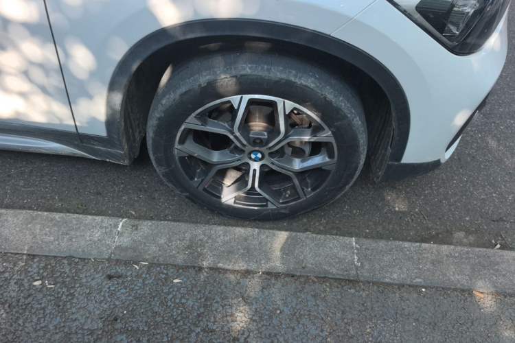 Used BMW X1 2022 sDrive20Li Fashion Model Right Front Wheel Hub
