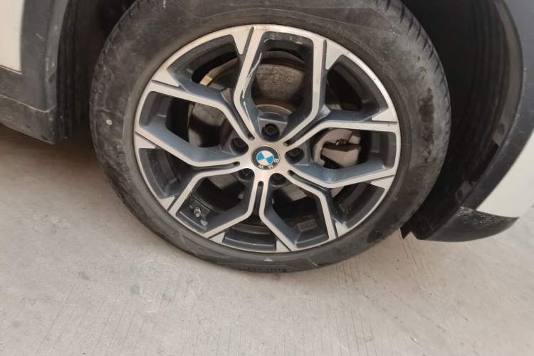 Used BMW X1 2022 sDrive25Li Leading Model Right Front Wheel Hub