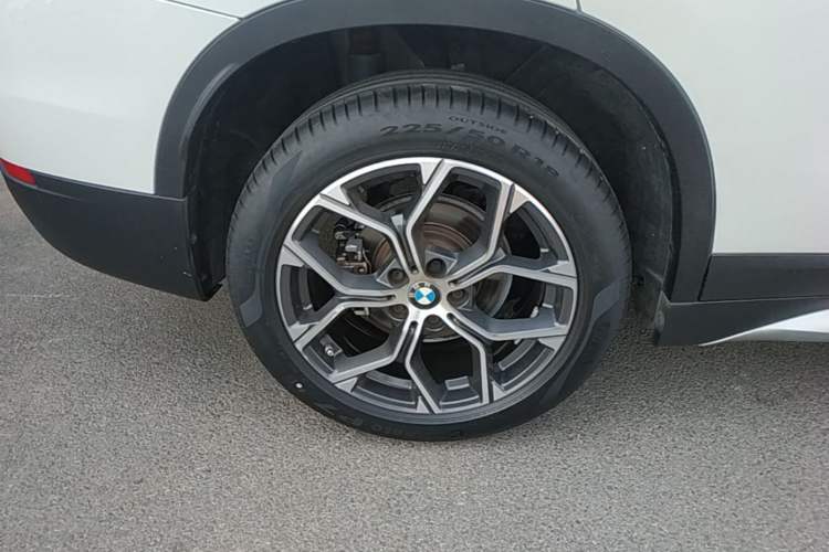 Used BMW X1 2022 sDrive20Li Fashion Model Right Rear Wheel Hub
