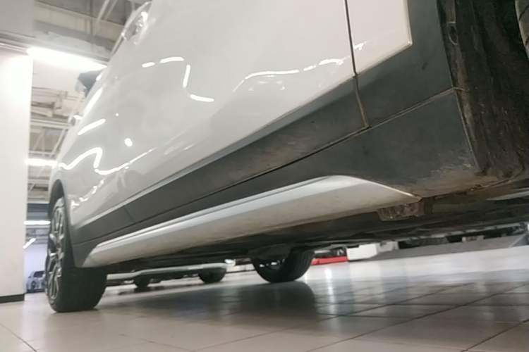 Used BMW X1 2022 Updated xDrive25Li Premium Edition Right Side Sill