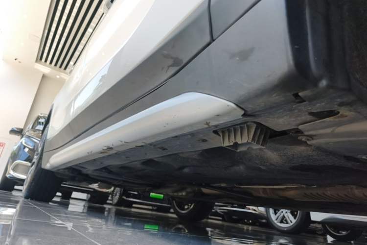 Used BMW X1 2022 Updated xDrive25Li Premium Edition Right Side Sill