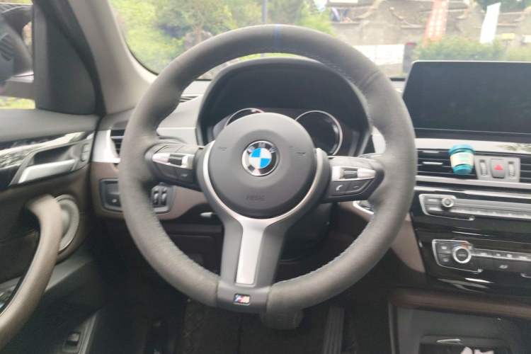 Used BMW X1 2022 sDrive25Li Leading Model Steering Wheel