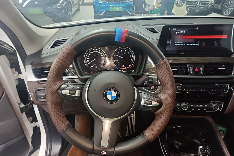 Used BMW X1 2022 Updated xDrive25Li Premium Edition Steering Wheel