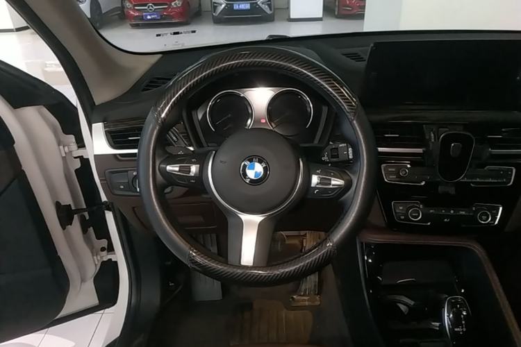 Used BMW X1 2022 Updated xDrive25Li Premium Edition Steering Wheel