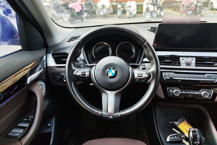 Used BMW X1 2022 sDrive25Li Leading Model Steering Wheel