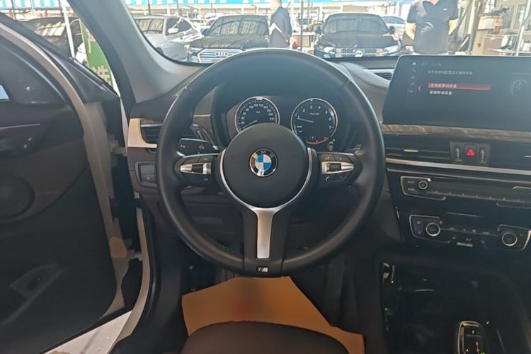 Used BMW X1 2022 Updated xDrive25Li Premium Edition Steering Wheel