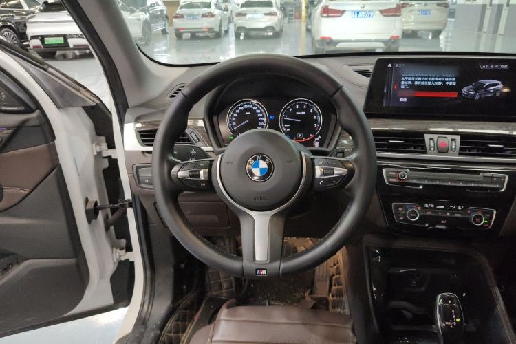 Used BMW X1 2022 Updated xDrive25Li Premium Edition Steering Wheel