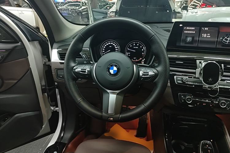 Used BMW X1 2022 Updated xDrive25Li Premium Edition Steering Wheel