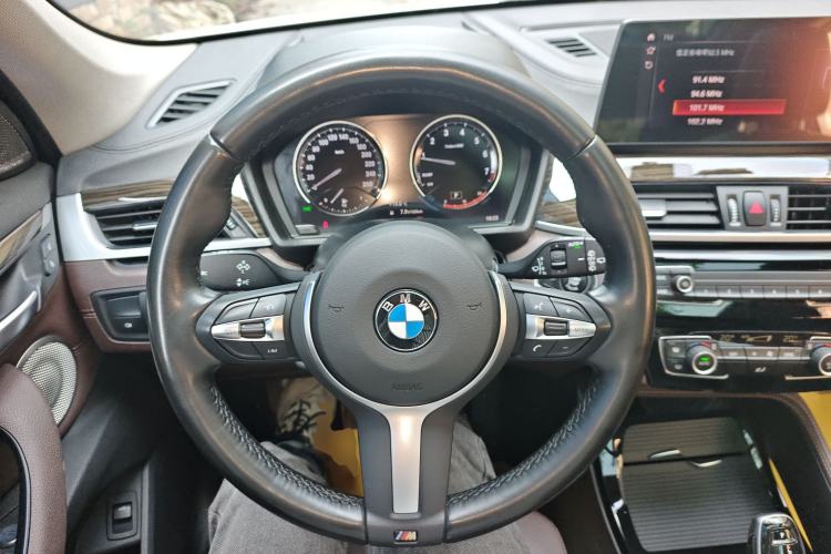 Used BMW X1 2022 Updated xDrive25Li Premium Edition Steering Wheel