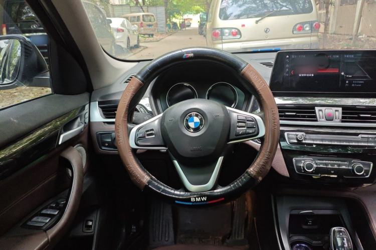 Used BMW X1 2022 sDrive20Li Fashion Model Steering Wheel