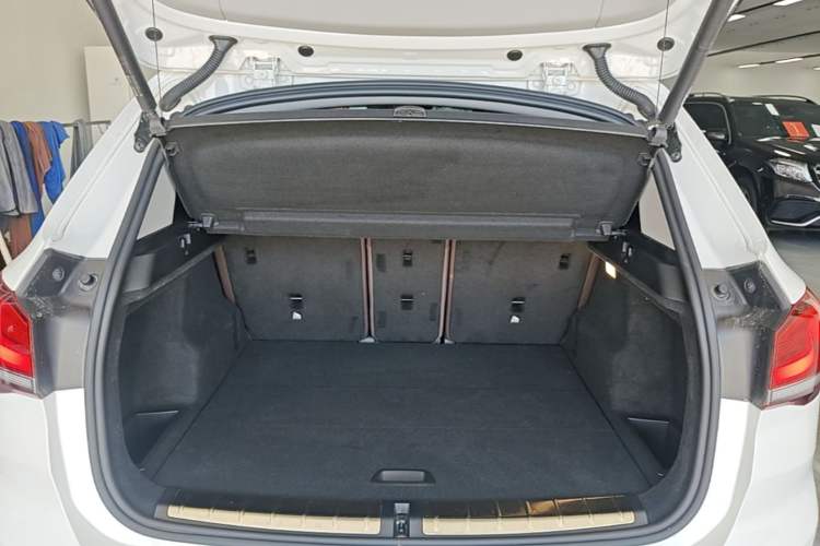 Used BMW X1 2022 sDrive25Li Leading Model Trunk