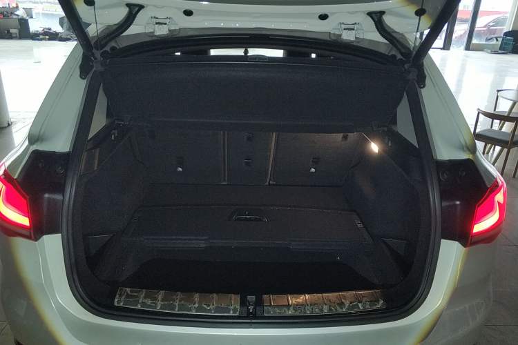 Used BMW X1 2022 sDrive25Li Leading Model Trunk