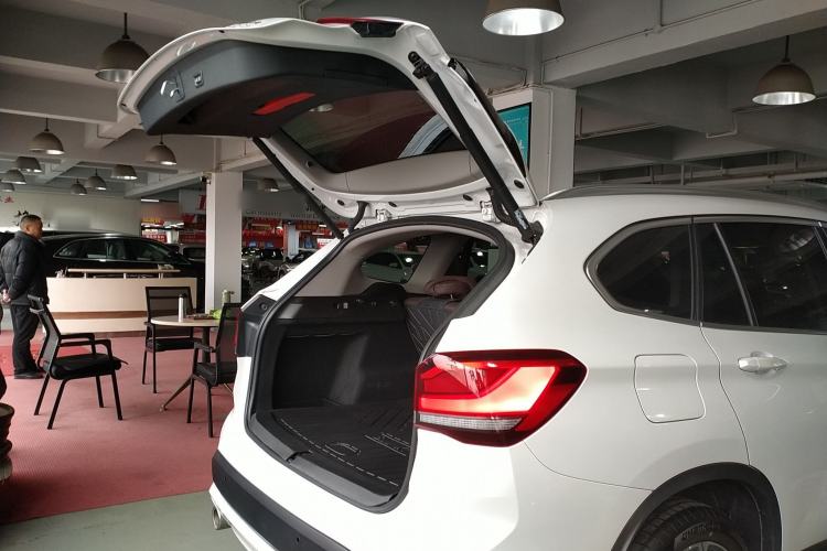 Used BMW X1 2022 sDrive25Li Leading Model Trunk