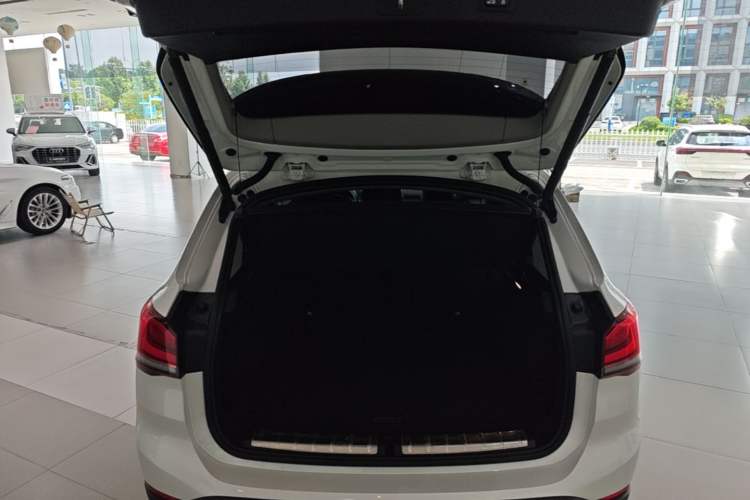 Used BMW X1 2022 sDrive25Li Leading Model Trunk