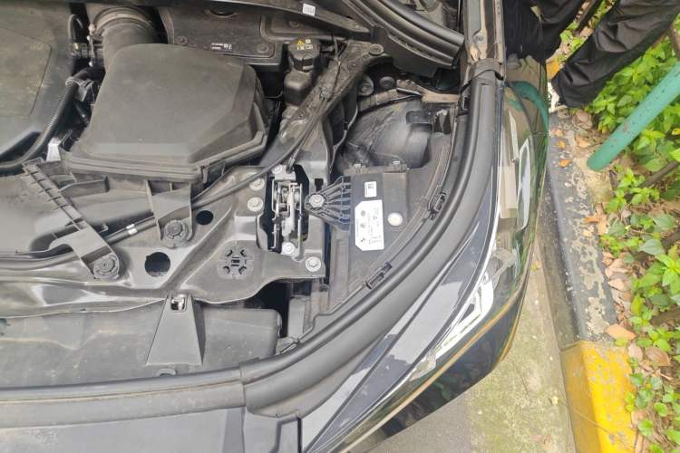 Used BMW X1 2023 sDrive20Li X Design Package Engine Bay Left