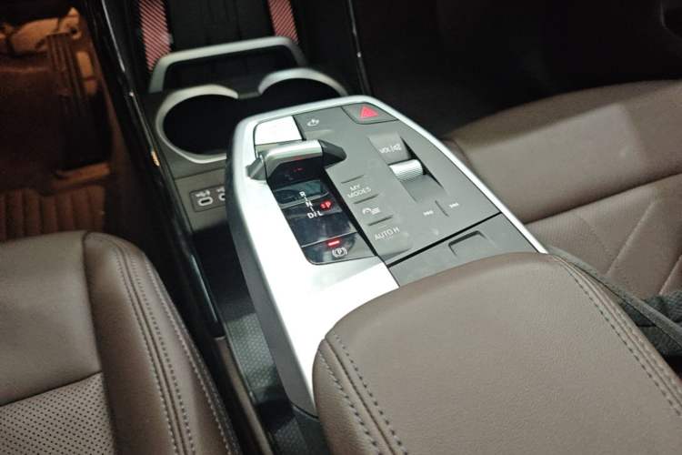 Used BMW X1 2023 sDrive25Li X Design Package Gear Lever