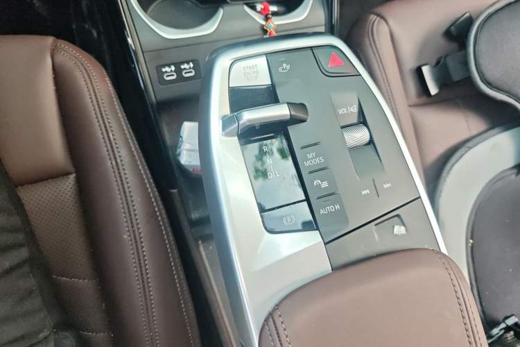 Used BMW X1 2023 xDrive25Li X Design Package Gear Lever